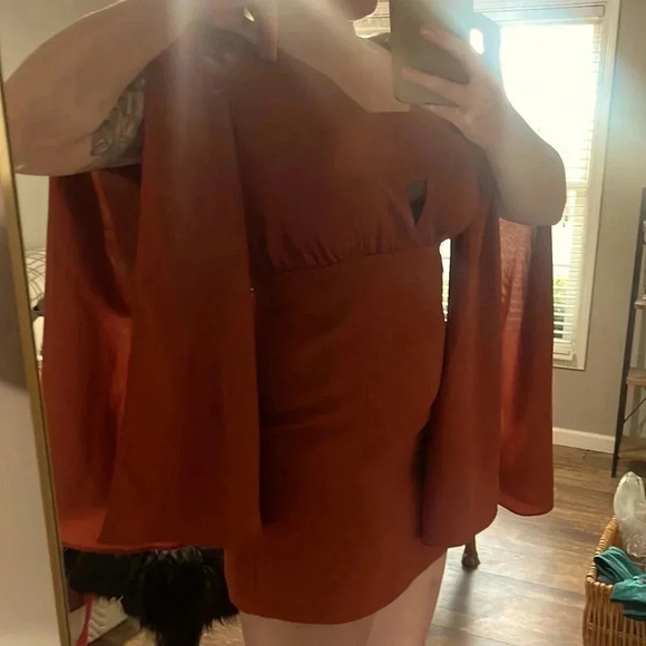 Ali & Jay Dress bat sleeves burnt orange color vneck - Picture 7 of 7